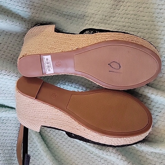 Torrid wedges NWOT - Picture 4 of 5